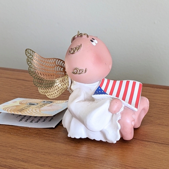 ANGEL CHEEKS "ANGEL WITH FLAG" KIRK'S KRITTERS 2001 FIGURINE - Picture 2 of 11